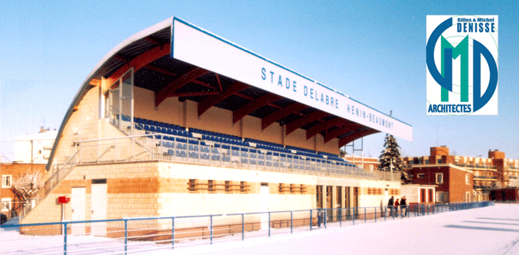 Tribune Stade Delabre